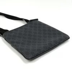 Gucci Crossbody Bag strap Black flat Supreme front GG slip